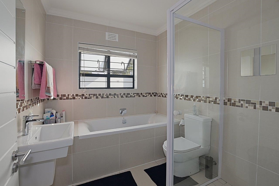 3 Bedroom Property for Sale in Sunningdale Western Cape